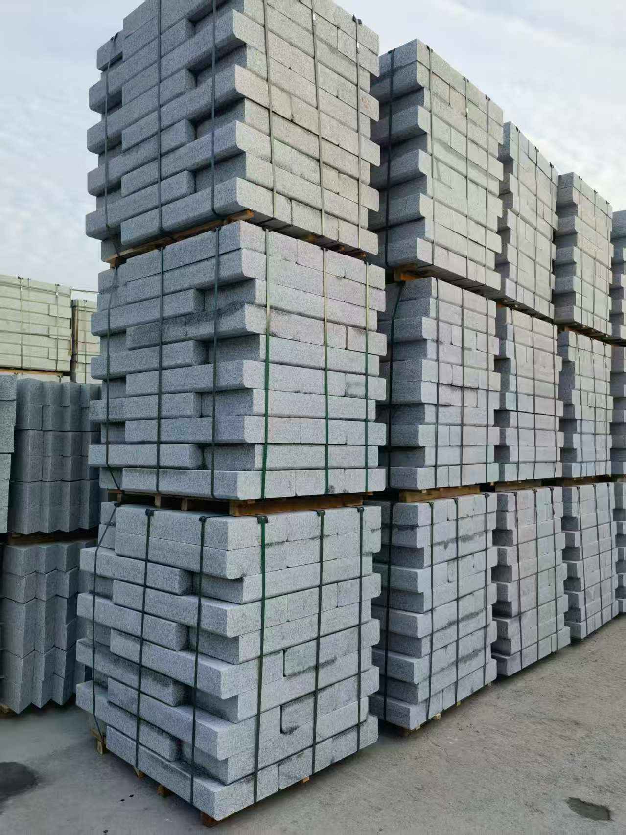 定西 路沿石（路侧石），颜色一致，尺寸标准