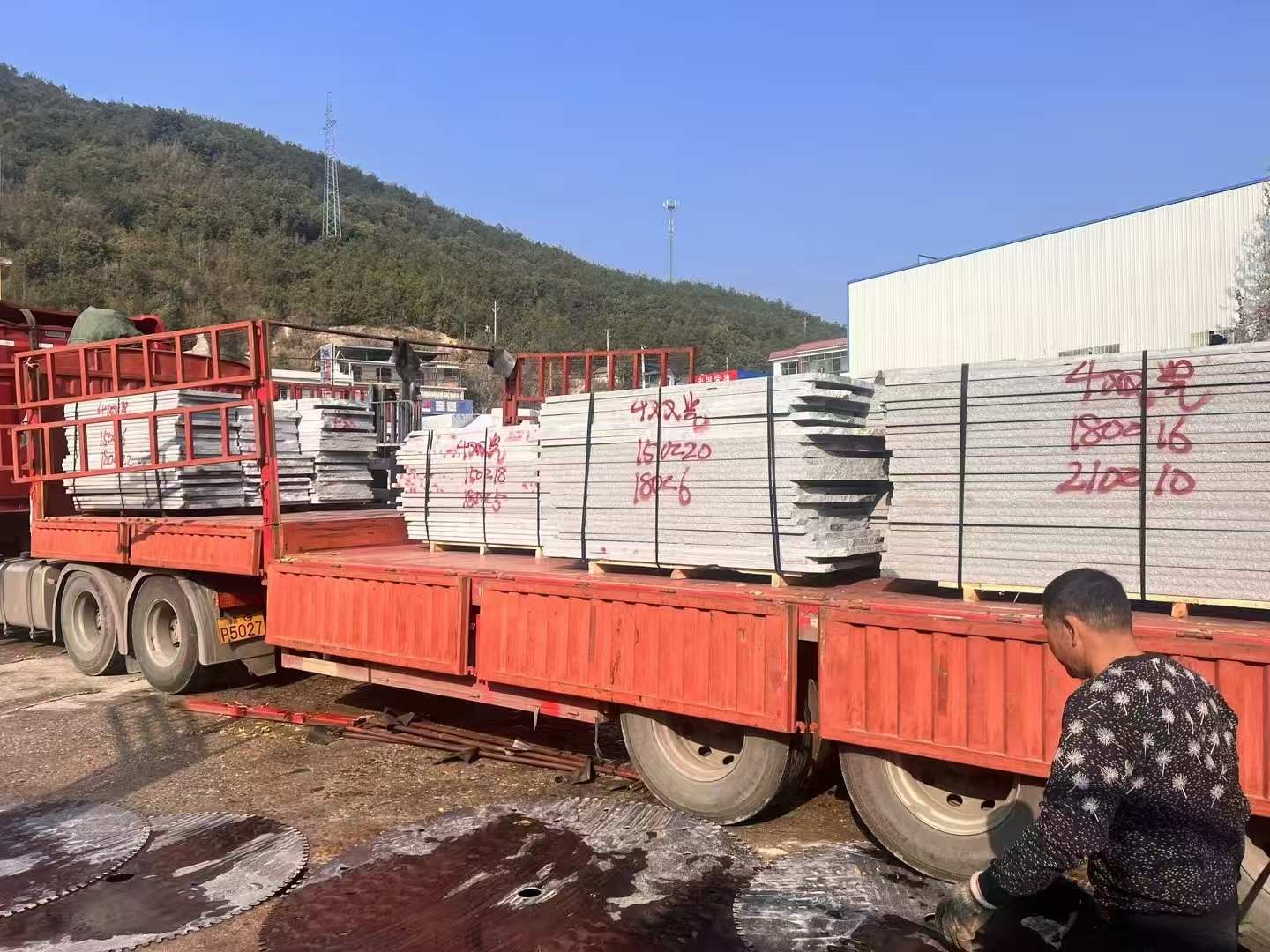 定西 芝麻灰花岗岩光面毛板出货日常