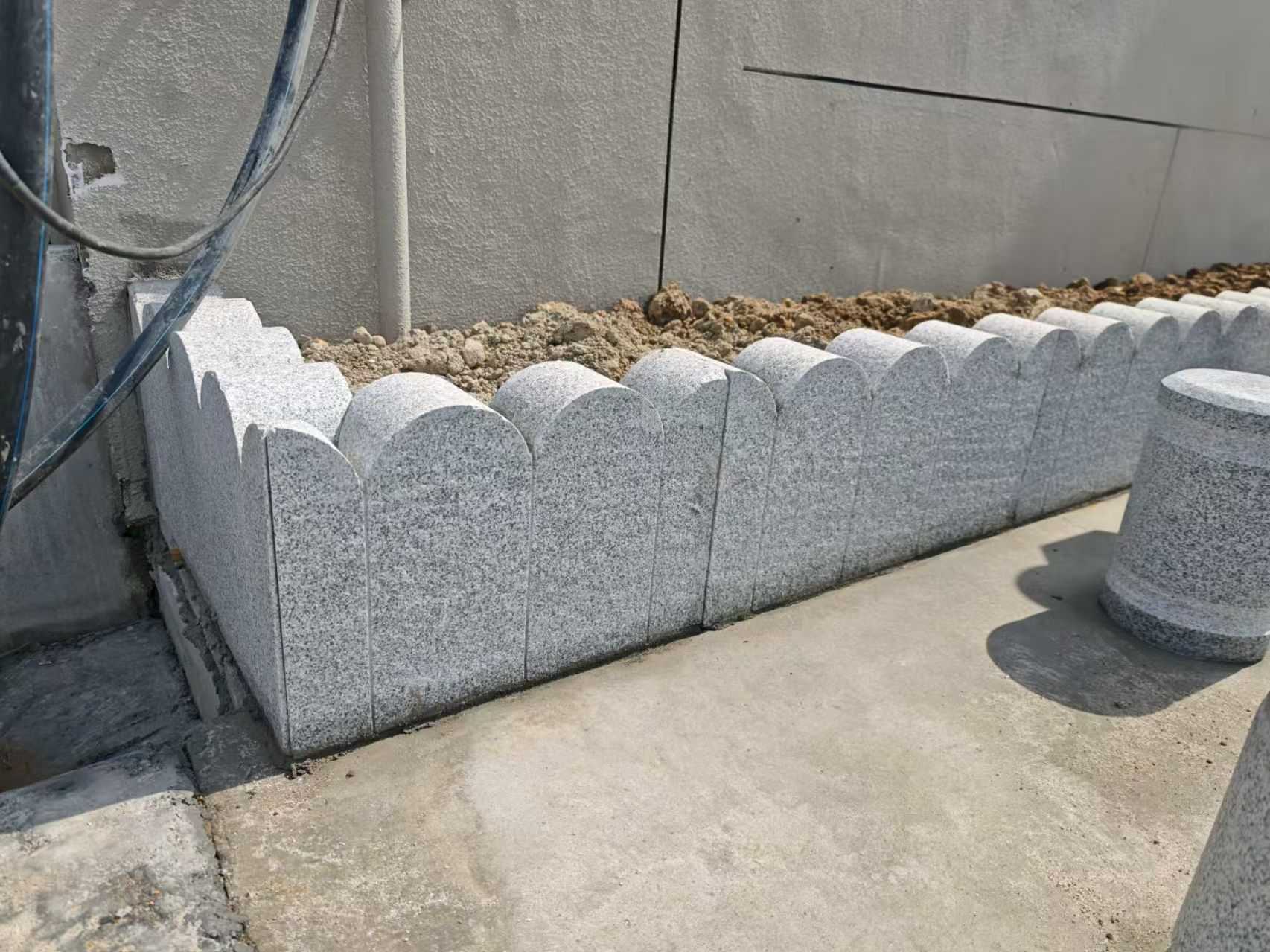 定西 芝麻白花岗岩花边石铺装效果图